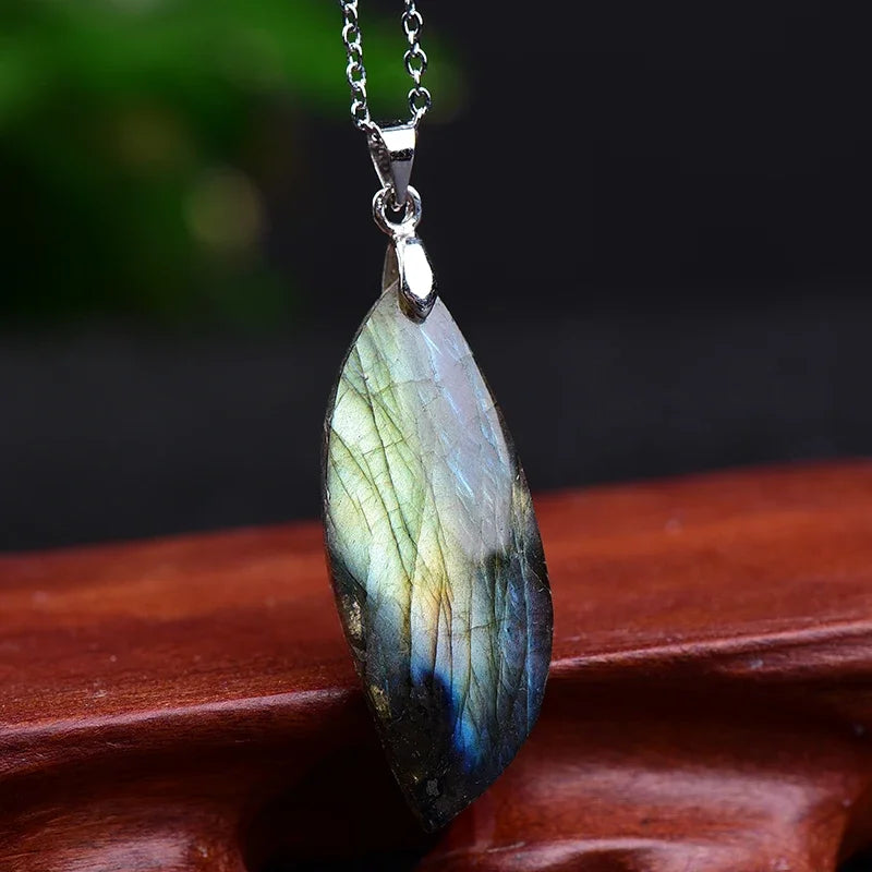 Labradorite Healing Energy Stone Pendant Unisex